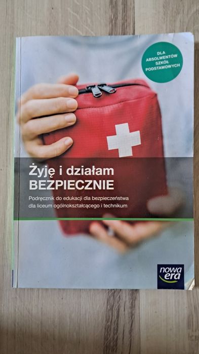 Żyję i działam BEZPIECZNIE

Podręcznik do edukacji dla bezpieczeństwa