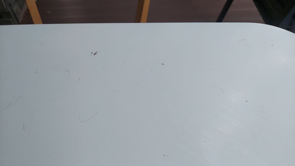 Stół z krzesłami