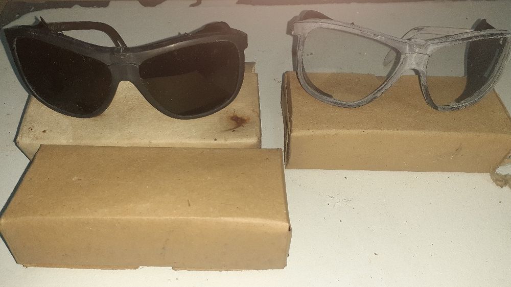 Захисні окуляри скло