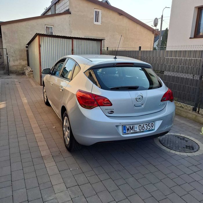 Samochód Opel Astra J