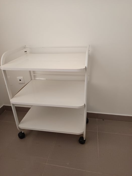 Móvel de apoio prateleiras
