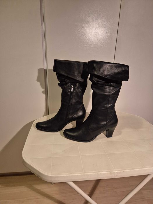 Sprzedam skórzane kozaki r.40