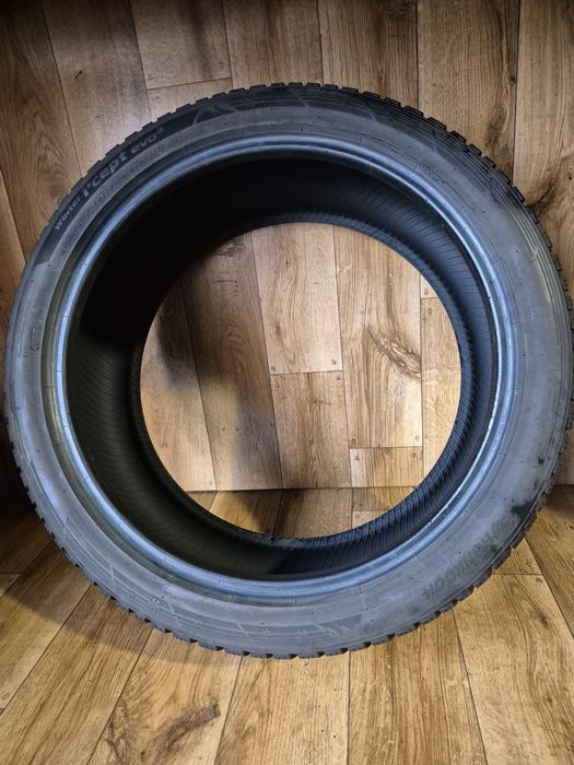 255/40/20 Hankook Para zima 6mm 2020