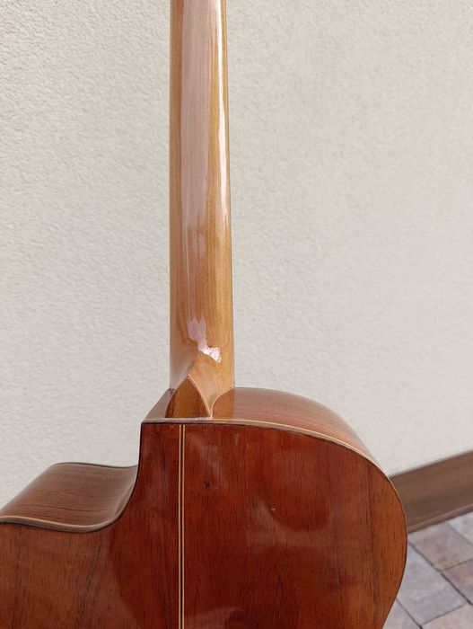 Gitara elektroakustyczna lutnicza Minh Hằng Guitar + Fishman Presys Blend