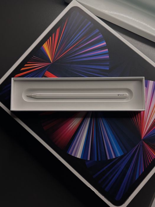 iPad Pro 12.9, 256 GB + klawiatura + Apple Pencil