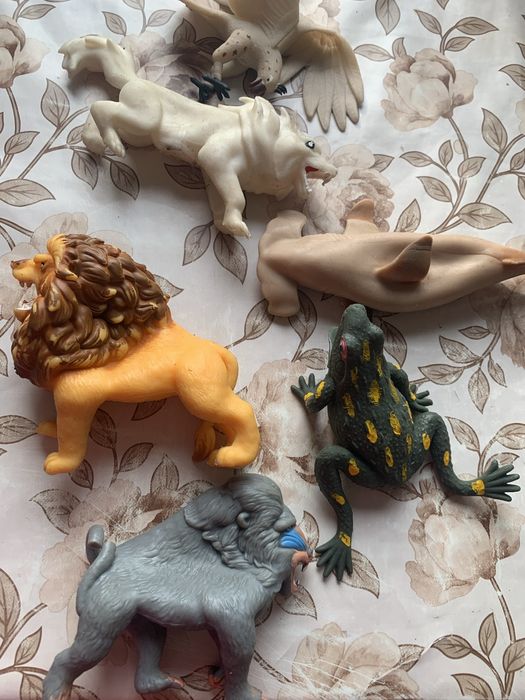 Резинові іграшки та фігурки