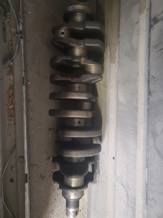 Колінвал ауді 200