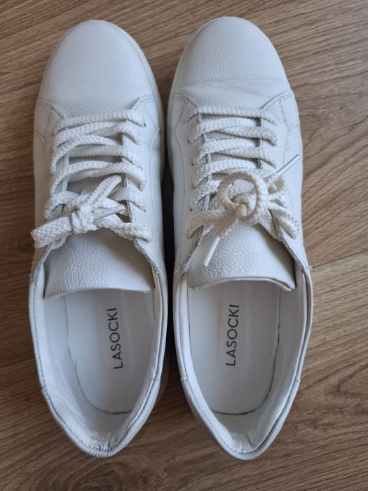 Buty Lasocki 39 skórzane biale