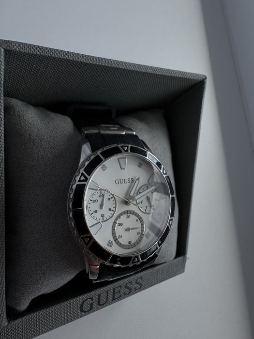 Годинник  guess