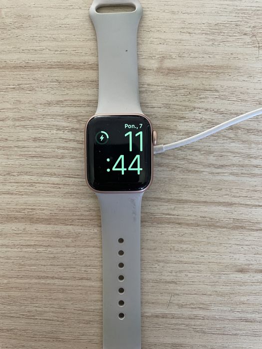 Apple Iwatch SE Gold Aluminium 40 mm