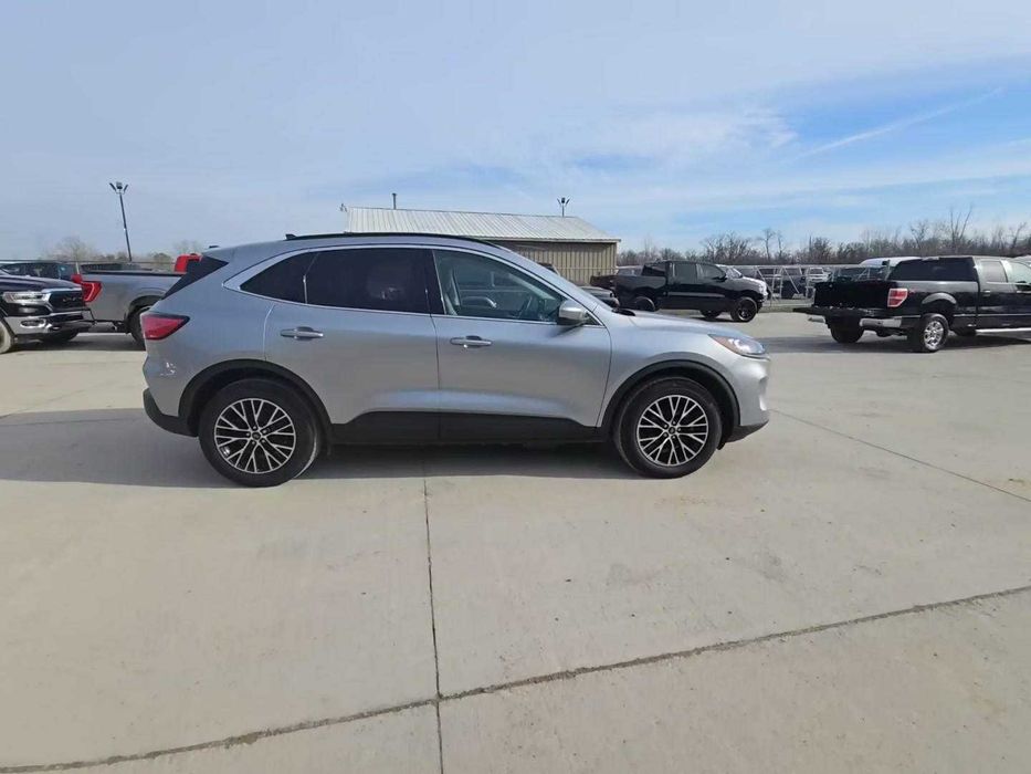 2022 Ford Escape Plug-In Hybrid Titanium