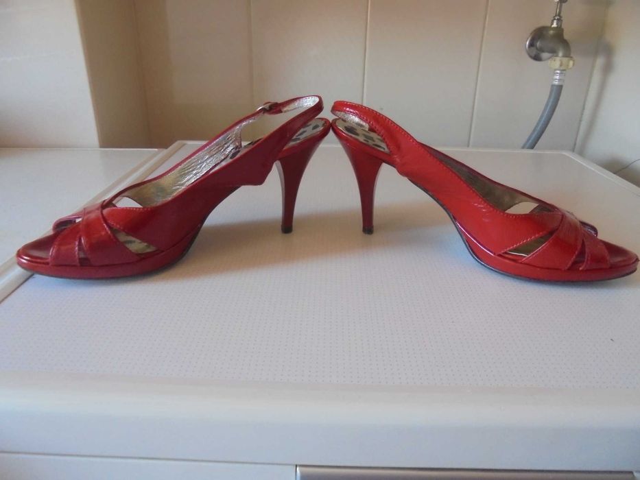 sandálias de mulher cor vermelho