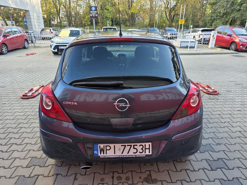 Opel corsa D benzyna 2010