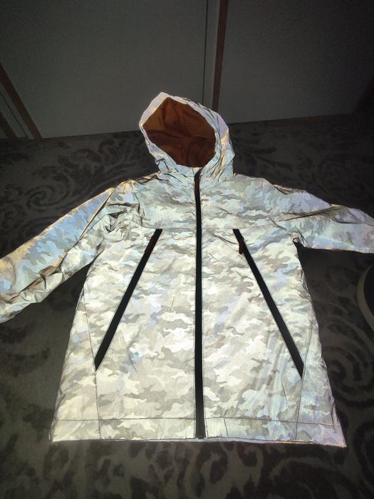 Куртка вітровка демісезона на хлопчика 6-7років.