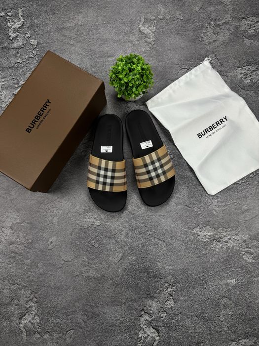 Тапки Burberry (шльопанці)