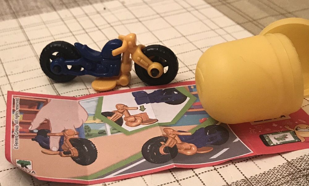 Мотоциклы из Киндер-сюрприз