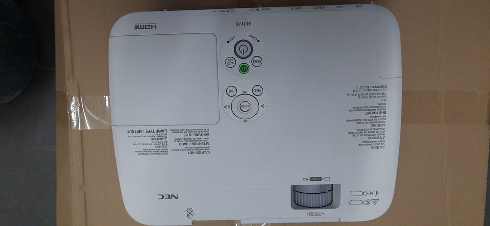 Zamienie za Akordeon lub konsole PlayStation 4 Projektor NEC Model no