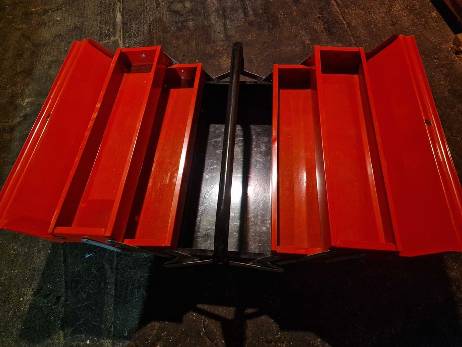 Metalowa skrzynia narzędziowa