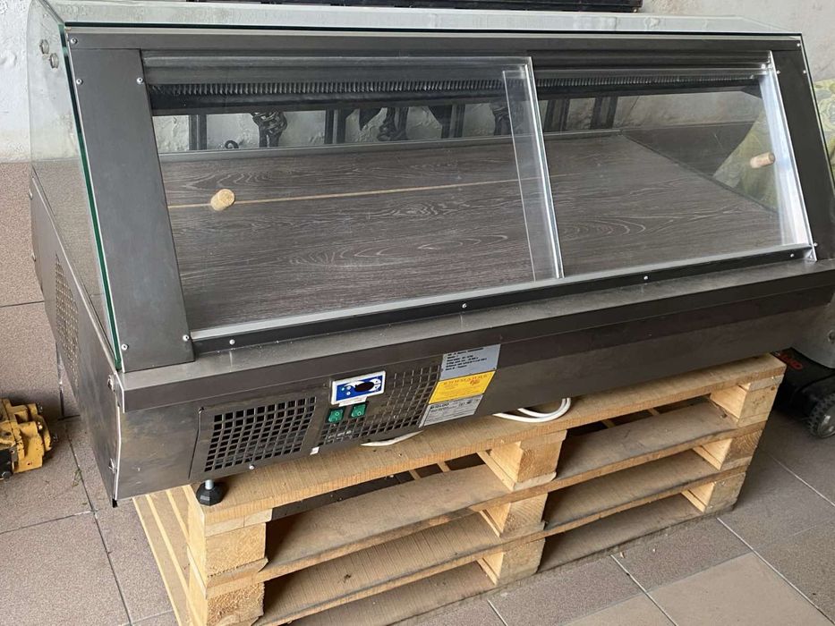 Холодильна вітрина IGLOO