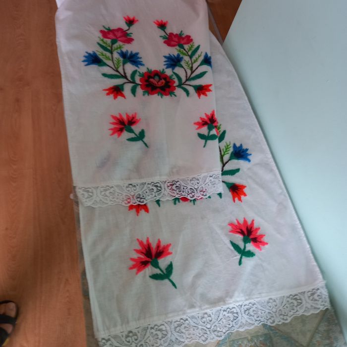 Продаю вишитий рушник та скатертину