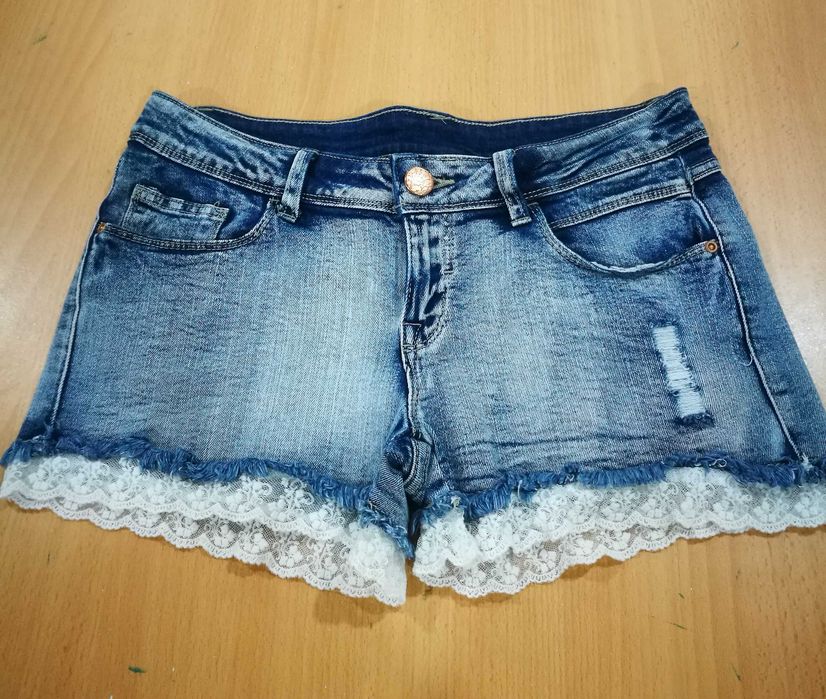 Calções ganga - tamanho 38 novos!