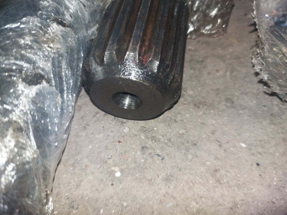 Полуось Камаз 4310 , 16зубьев , 43114,оригинал