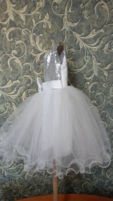 Продам  платье для утренника