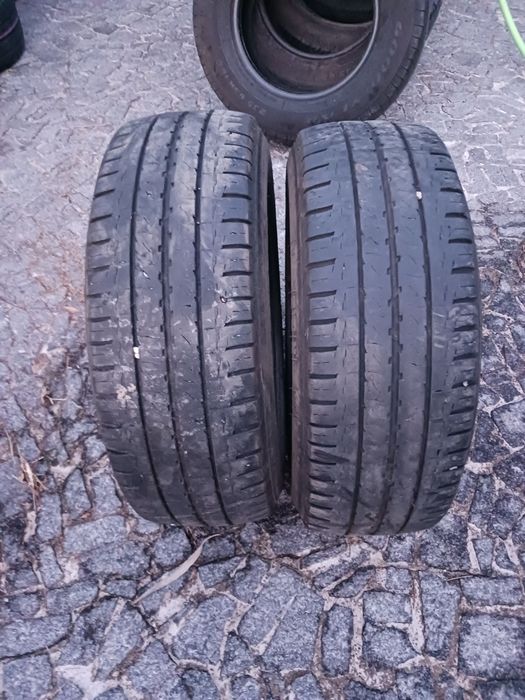Vendo pneus semi-novos 215/60/16 C Kleber