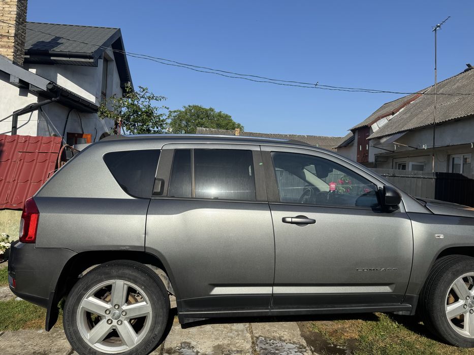 Машина Jeep compass