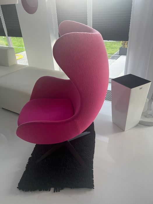 Fotel design egg fuksja