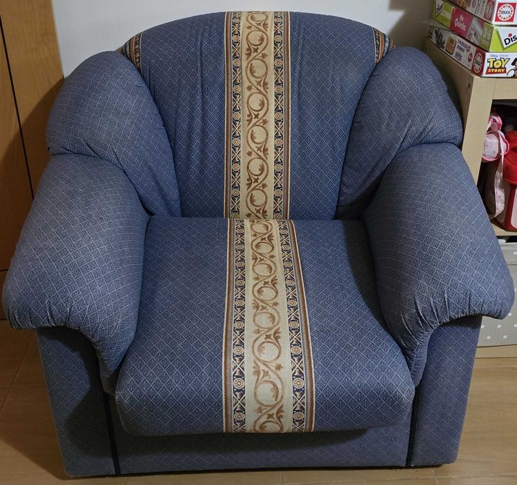 Sofá cama  2 lugares + 2 poltronas