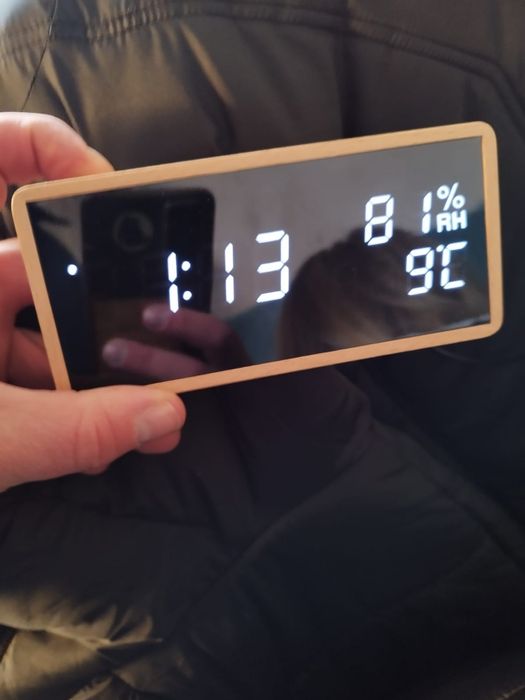 Flysocks budzik przy łóżku