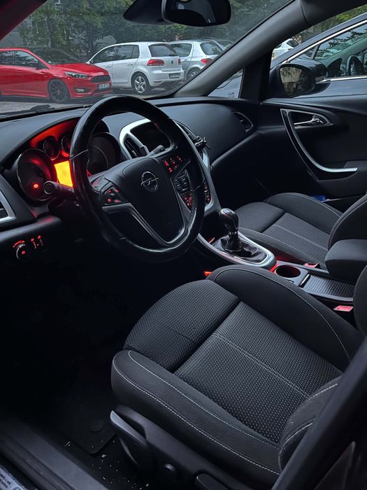 Opel Astra J 2011r