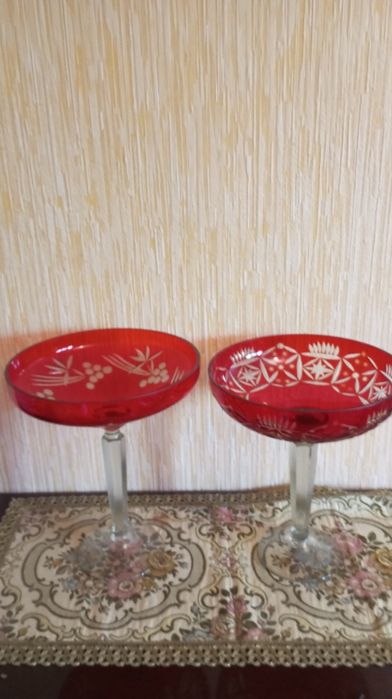 Вазы , рубиновое стекло Винтаж