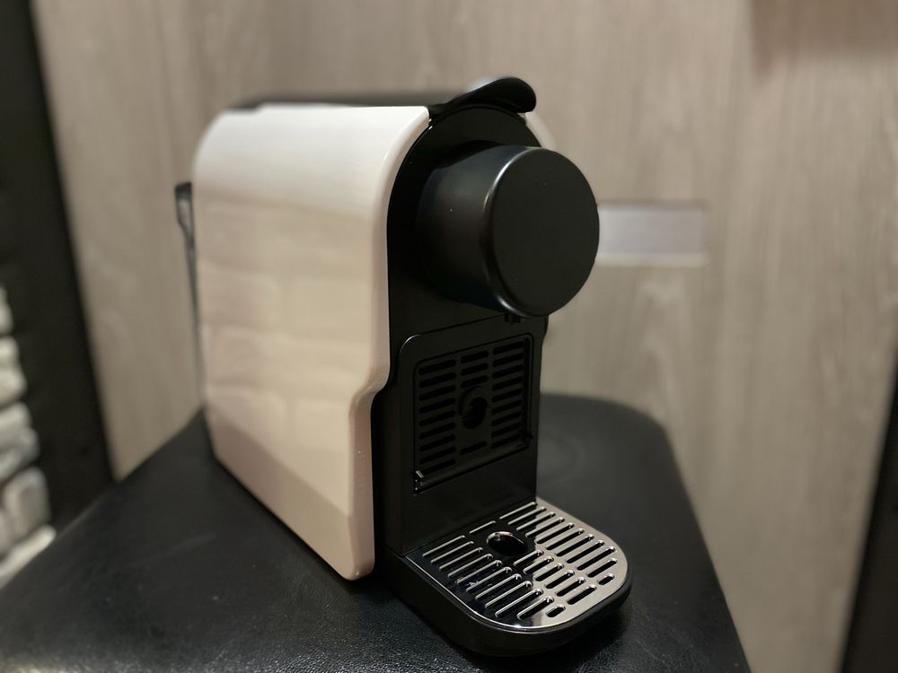 Продам капсульную кофемашину формата Nespresso белая / красная: 1 300 ...