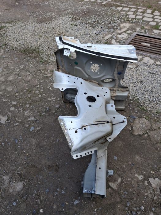 Лонжерон Tesla 3