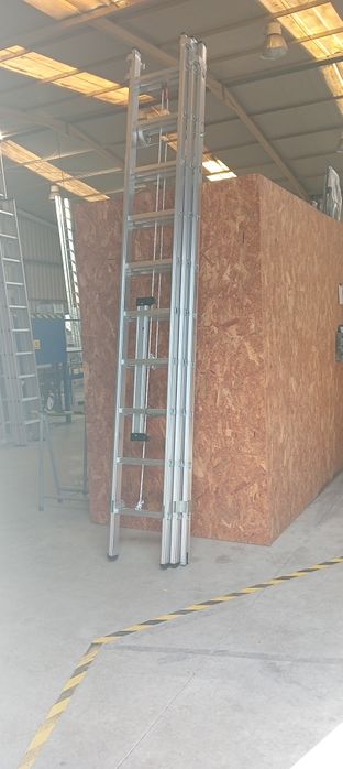 Escada Tripla 3m (7m Úteis) c/ Corda Degrau Quadrado Nova - Fábrica