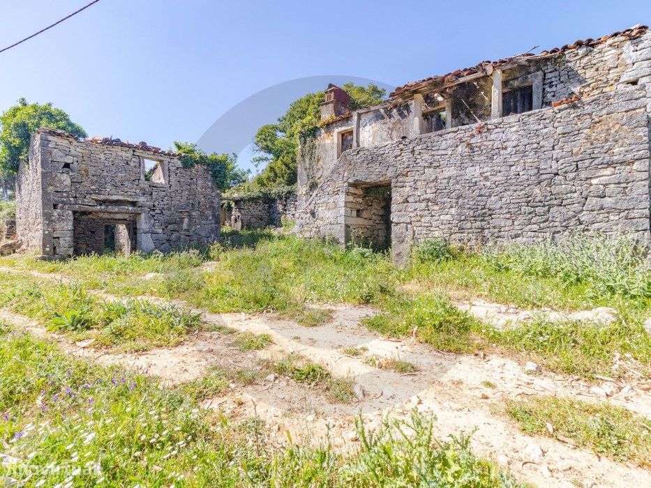 Ruina em pedra para reconstruir - S. Bento, Porto de Mós — Alcanede, Santarém