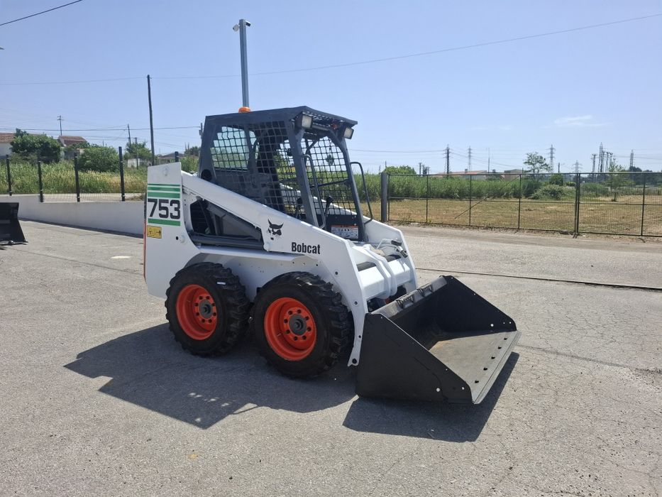 Mini carregadora Bobcat 753