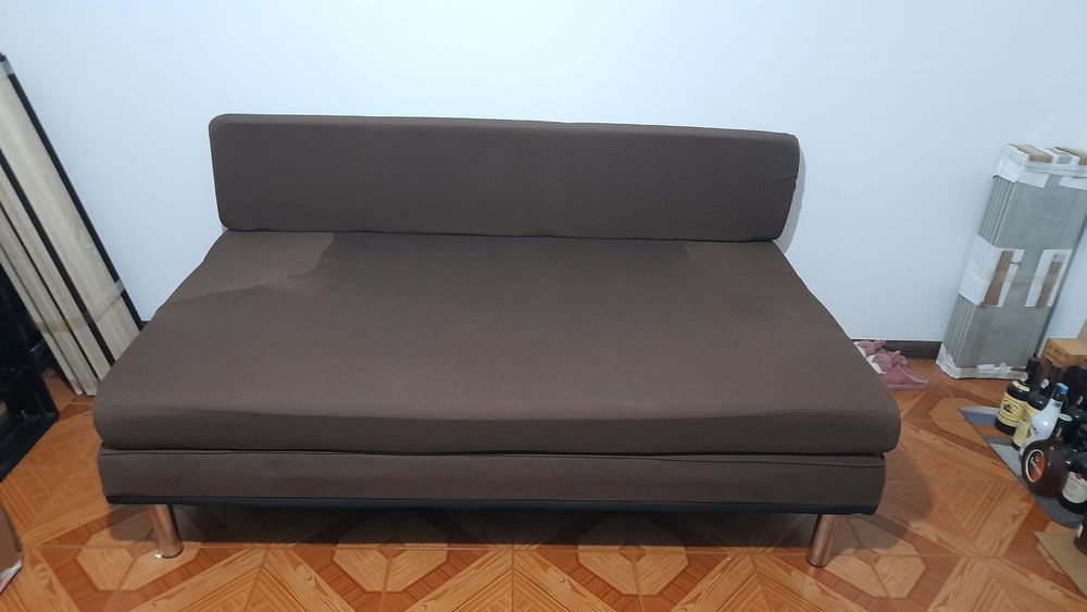 Sofá-cama com colchão