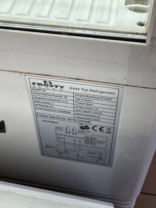 Продам кондитерську вітрину