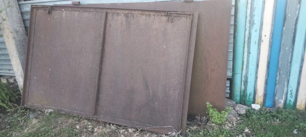 Гаражні ворота металеві