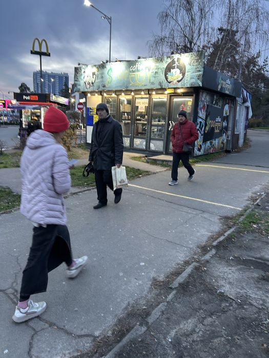 Супер кіоск біля метро від власника