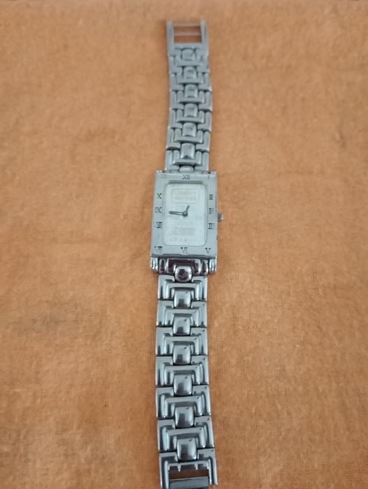 Relógio  com mostrador em prata