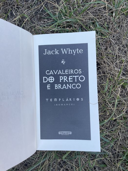 Livro cavaleiro preto e branco