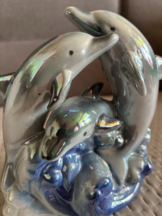 Figurka delfinów – dekoracja ceramiczna z efektem perłowym-PRL