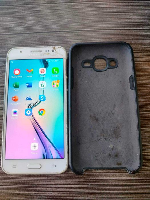 Мобільний телефон Samsung Galaxy J5 2016 року,8GB