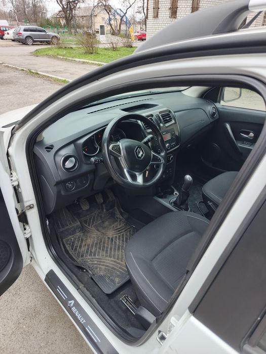 Продам Рено один хозяин с автосалона