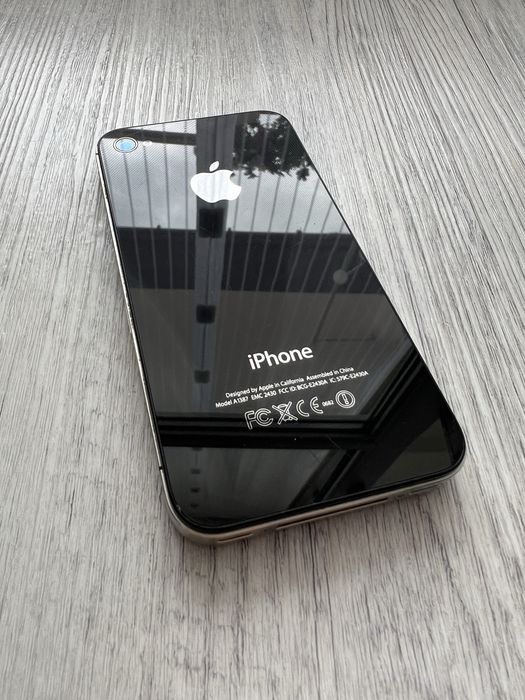 iPhone 4S 16 GB Black – iOS 6.1.3 – 80 kultowych gier – stan bardzo dobry