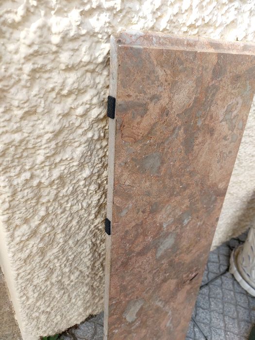 Pedra em mármore rosa